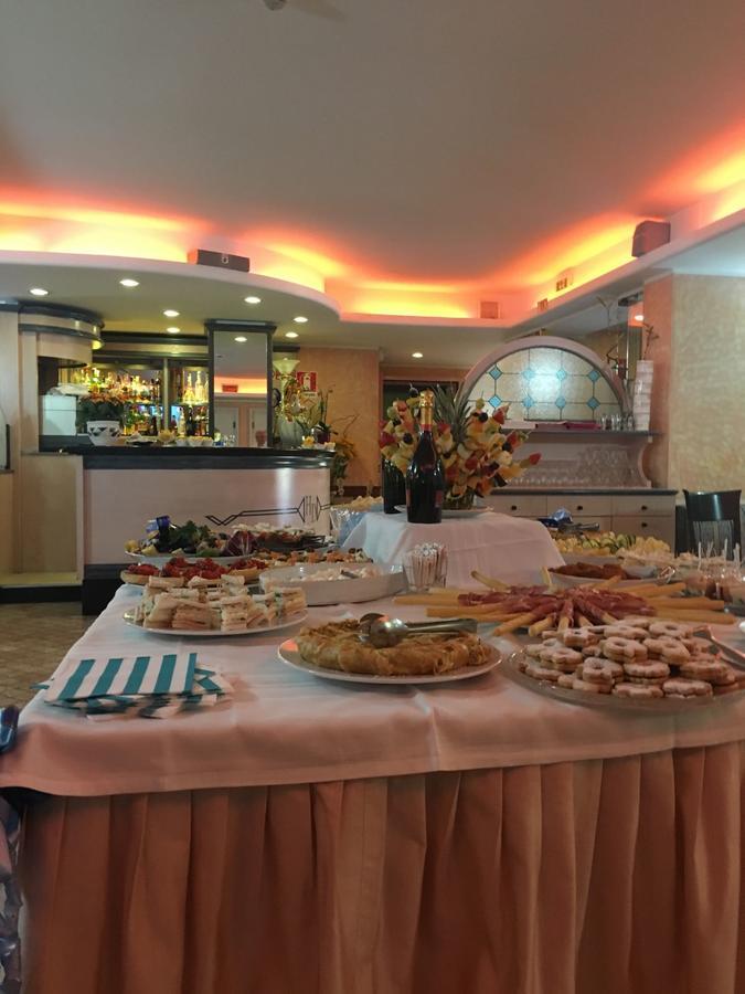 Albergo Ristorante Il Delfino نوفارا المظهر الخارجي الصورة