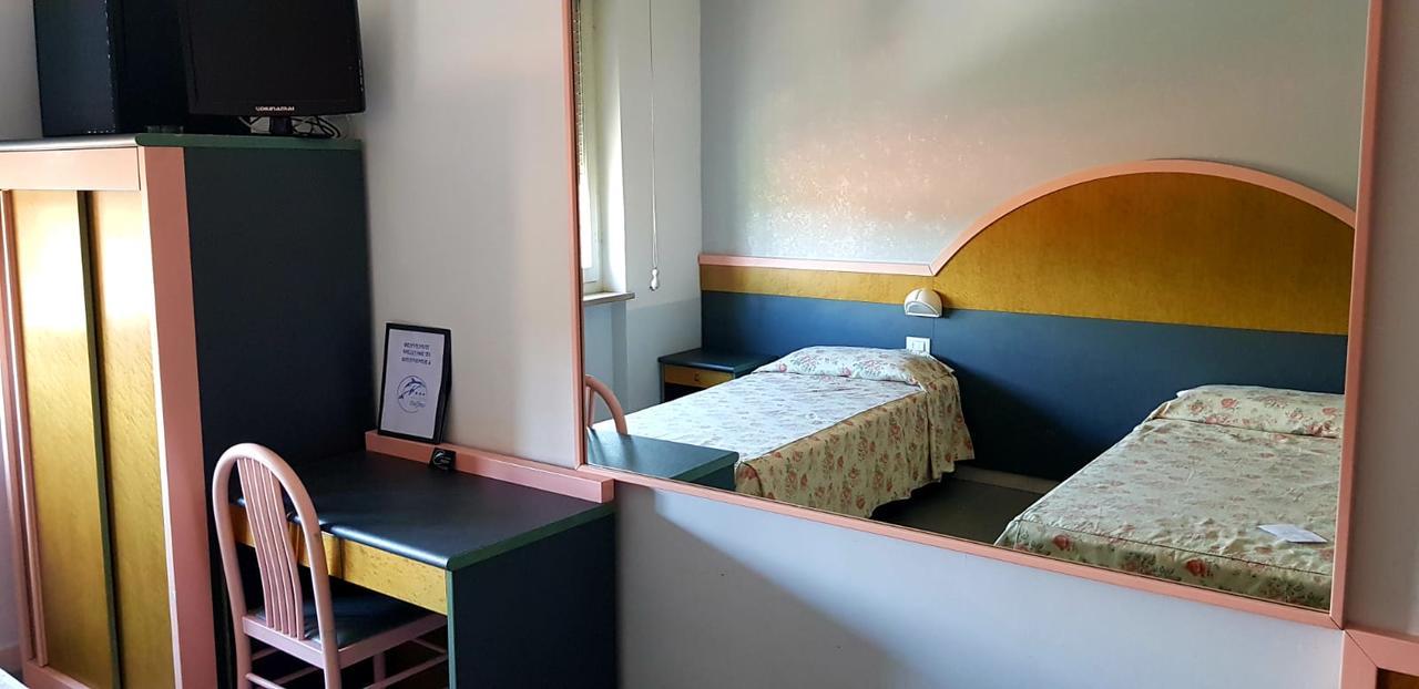 Albergo Ristorante Il Delfino نوفارا المظهر الخارجي الصورة