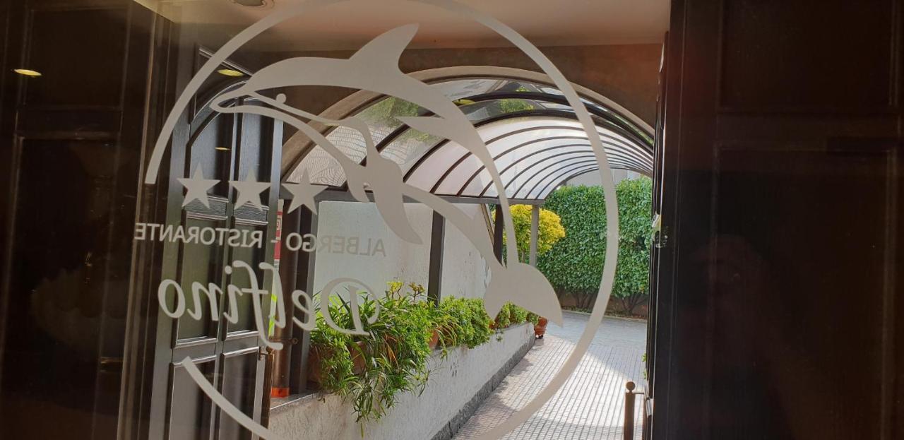Albergo Ristorante Il Delfino نوفارا المظهر الخارجي الصورة